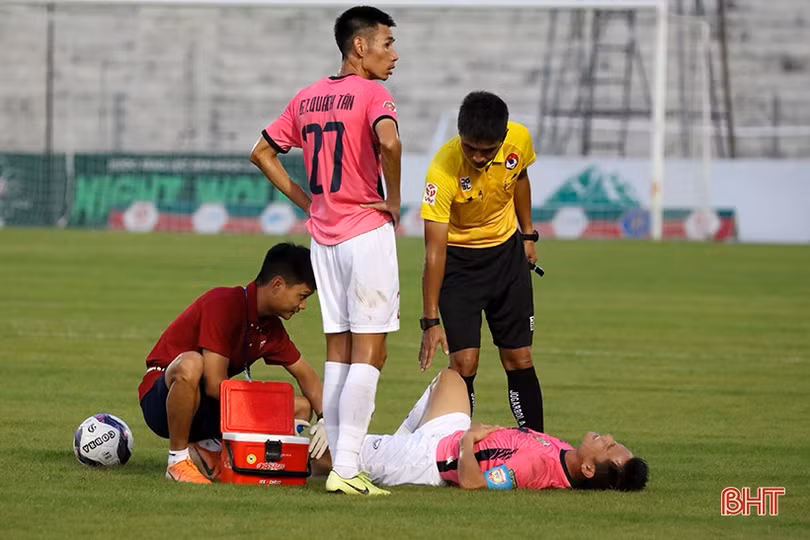 Tiền vệ Đinh Thanh Trung lỡ hẹn trận derby xứ Nghệ
