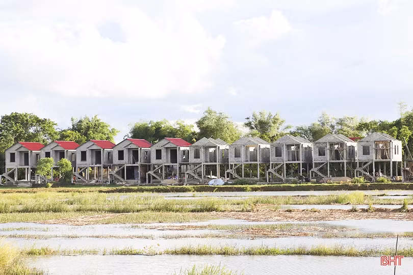 Đẩy nhanh tiến độ xây dựng nhà ở cho người dân làng vạn chài thôn Tiền Phong