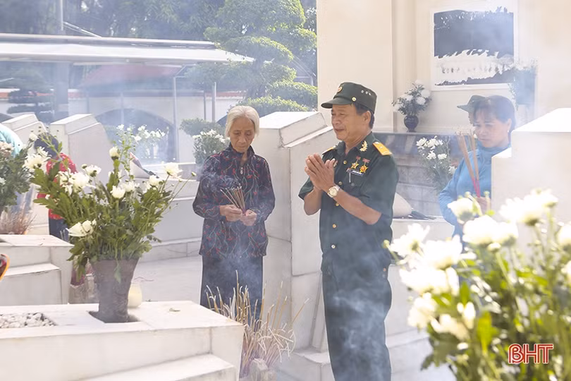 Hàng ngàn du khách dâng hương tại Khu di tích Ngã ba Đồng Lộc nhân ngày truyền thống lực lượng TNXP