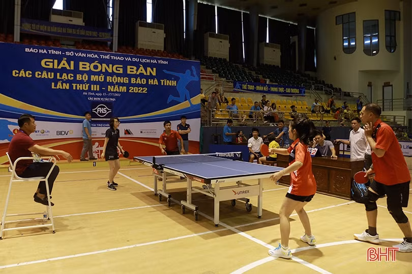 Hấp dẫn các trận chung kết đôi nam nữ ngày thi đấu thứ 3 Giải Bóng bàn các CLB mở rộng Báo Hà Tĩnh