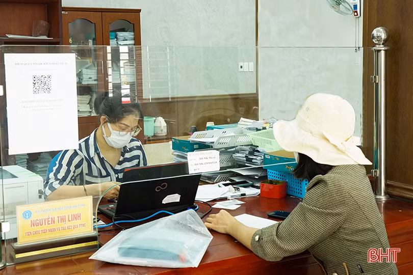 Bất tiện trong chi trả an sinh qua ATM ở Hà Tĩnh, khó khăn chưa tìm được “lời giải”