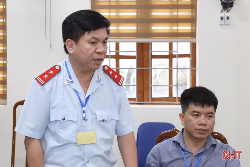 Thứ trưởng Bộ GD&ĐT kiểm tra công tác chấm thi Kỳ thi tốt nghiệp THPT tại Hà Tĩnh