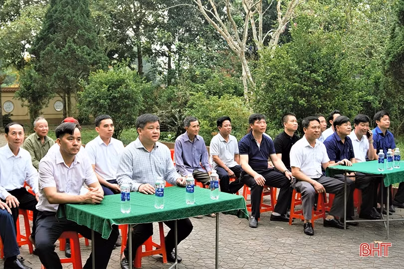 Khởi công tôn tạo công trình khu mộ 33 học sinh Trường Cấp II Hương Phúc