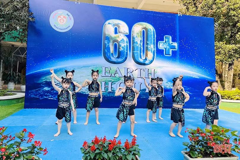 Giờ Trái đất của các bé mầm non Trí Đức: Hành động nhỏ - ý nghĩa lớn”