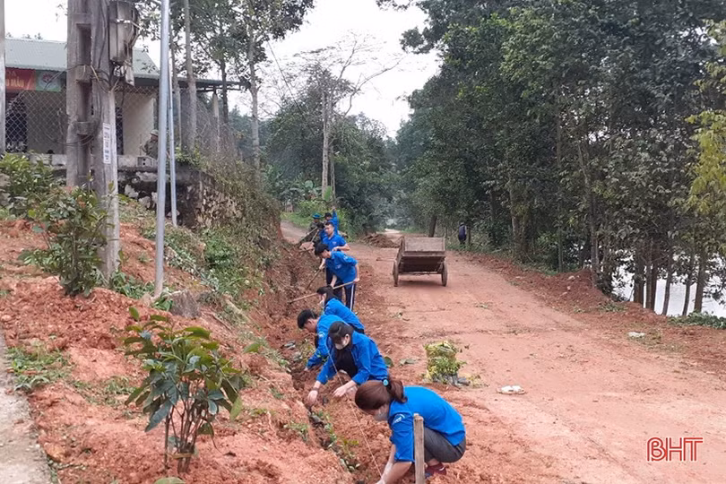Thắm sắc xanh tuổi trẻ trên những công trình NTM ở Hương Khê