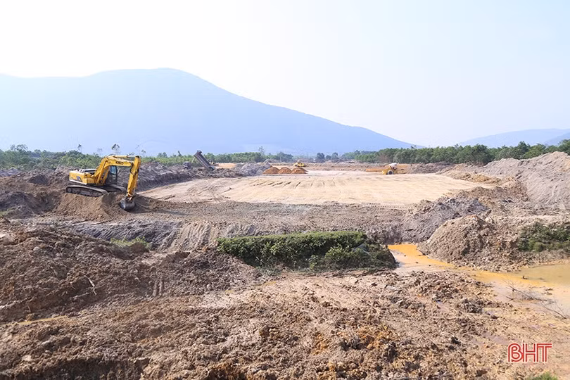 Khoét núi thi công cao tốc Vũng Áng - Bùng đoạn qua Hà Tĩnh