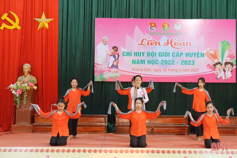 Học sinh Trường Tiểu học thị trấn Phố Châu nhất Liên hoan Chỉ huy đội giỏi huyện Hương Sơn