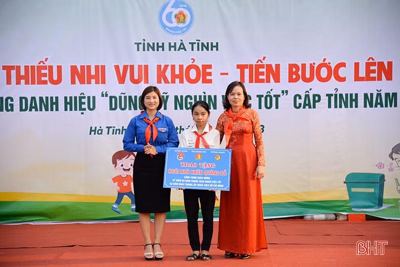 Hà Tĩnh tuyên dương 29 “Dũng sỹ nghìn việc tốt”