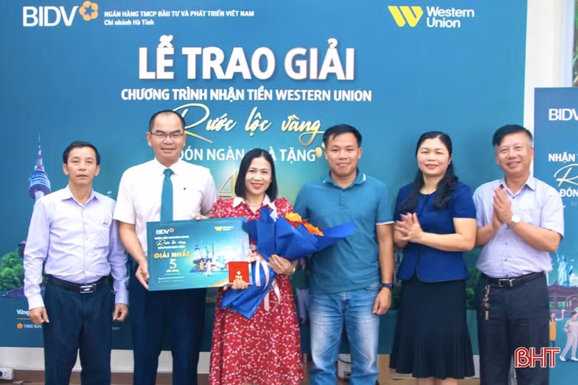 BIDV Hà Tĩnh trao thưởng chương trình nhận tiền kiều hối - rước lộc vàng