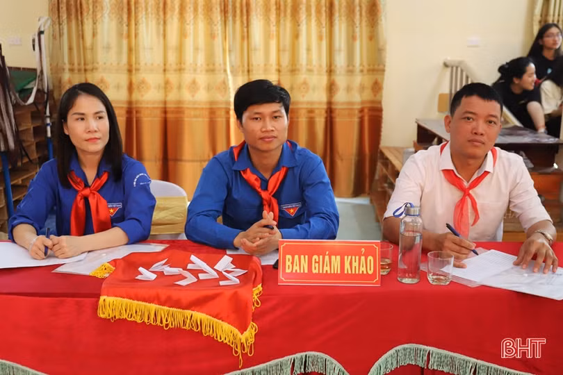 Học sinh Trường Tiểu học thị trấn Phố Châu nhất Liên hoan Chỉ huy đội giỏi huyện Hương Sơn