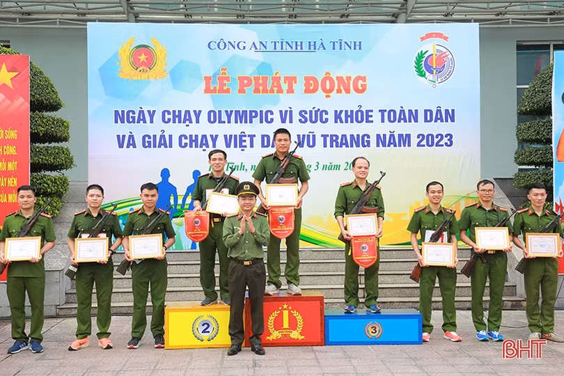 Sôi nổi giải chạy việt dã - vũ trang của Công an Hà Tĩnh
