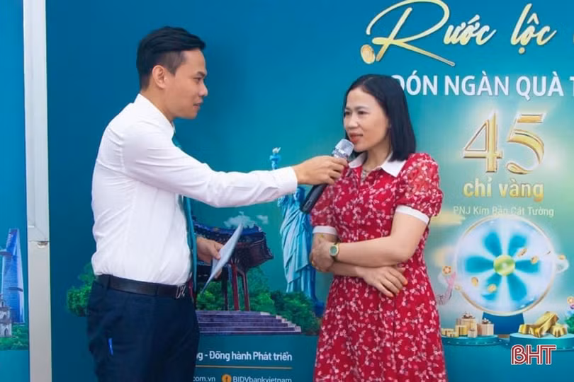 BIDV Hà Tĩnh trao thưởng chương trình nhận tiền kiều hối - rước lộc vàng