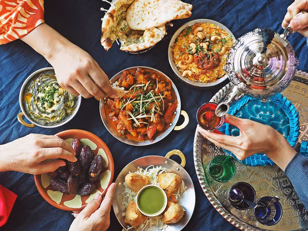 Tháng Ramadan, người Hồi giáo ăn uống như thế nào?
