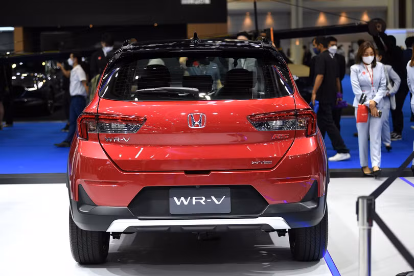 Sờ tận tay Honda WR-V 2023 - đối thủ nặng ký của Toyota Raize