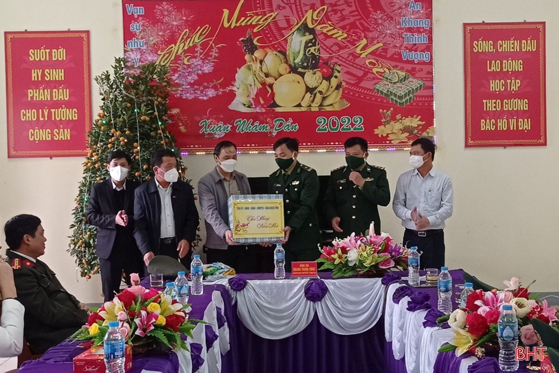 Bí thư Tỉnh ủy Hà Tĩnh kiểm tra công tác sẵn sàng chiến đấu và chúc tết lực lượng vũ trang ở TX Kỳ Anh