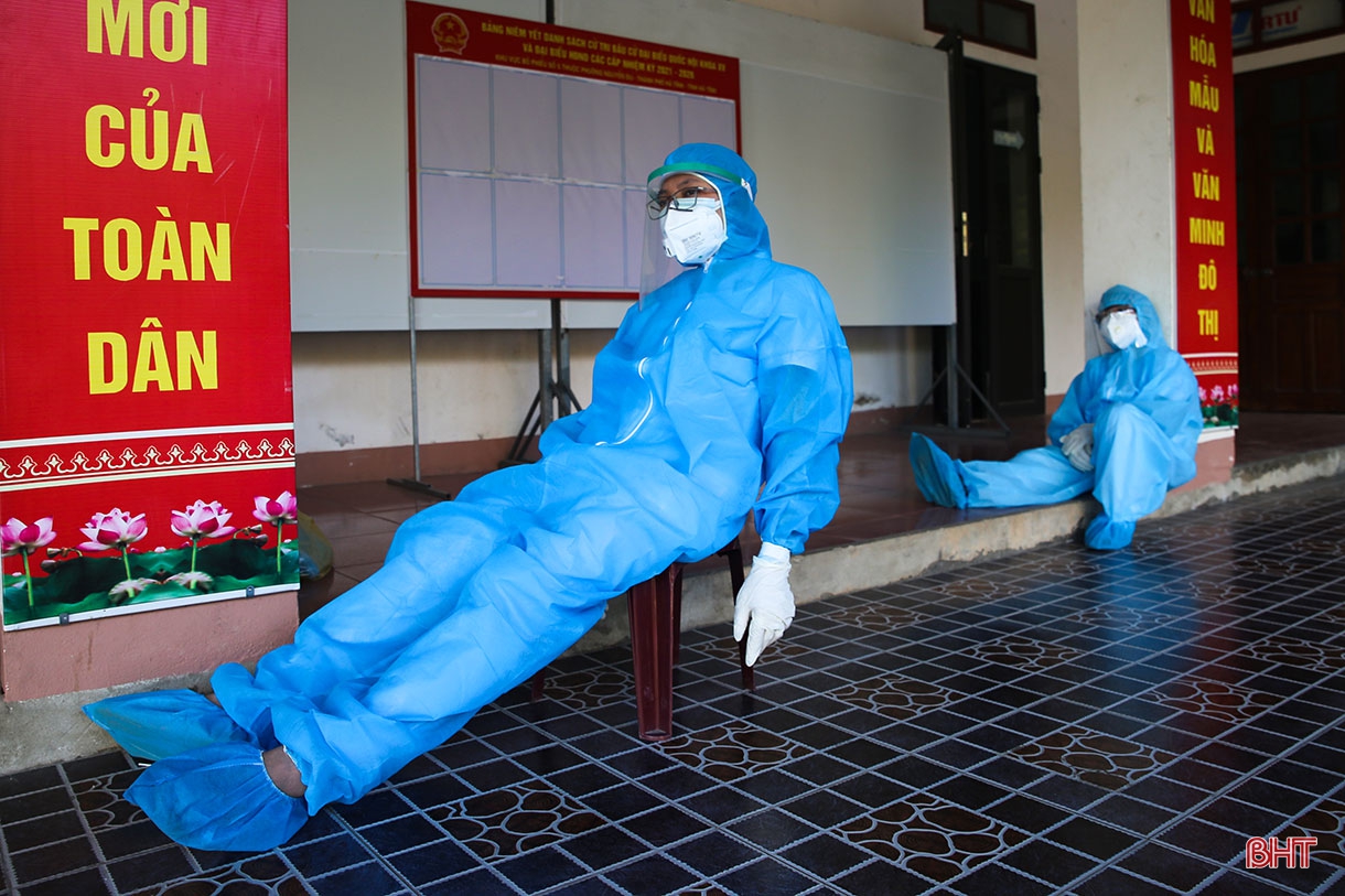 Nỗi vất vả của những nhân viên y tế góp sức truy tìm virus SARS-CoV-2 ở Hà Tĩnh
