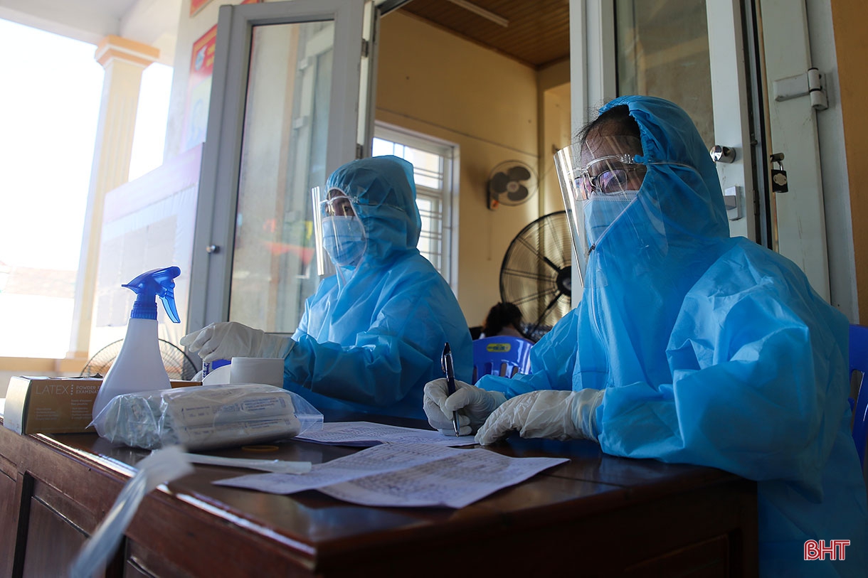 Nỗi vất vả của những nhân viên y tế góp sức truy tìm virus SARS-CoV-2 ở Hà Tĩnh