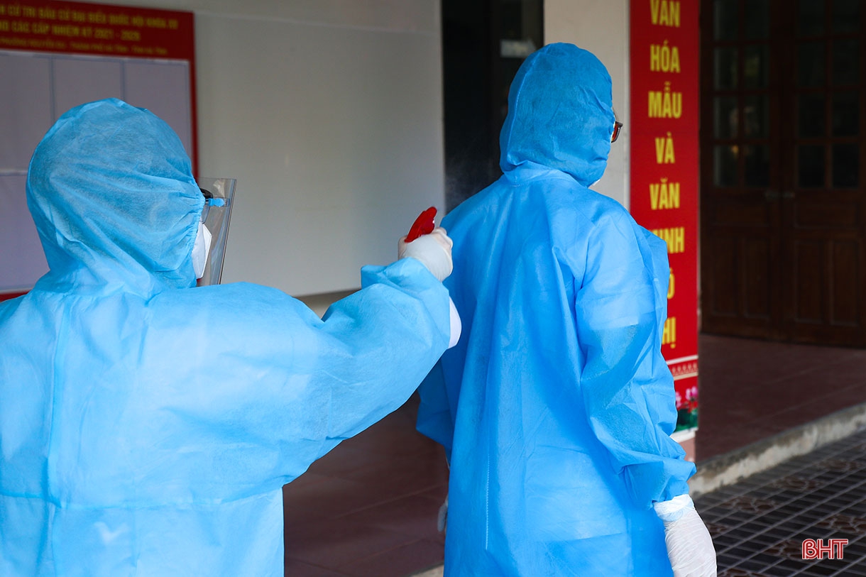 Nỗi vất vả của những nhân viên y tế góp sức truy tìm virus SARS-CoV-2 ở Hà Tĩnh