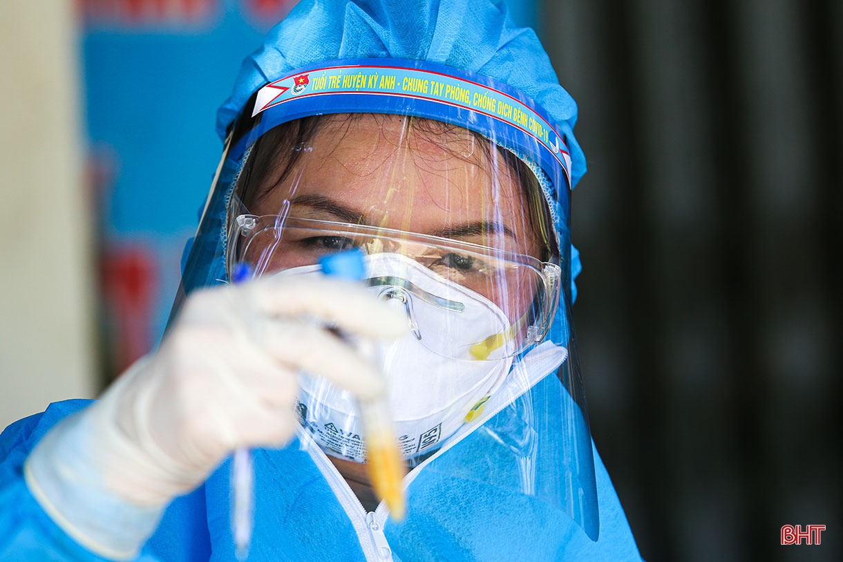 Nỗi vất vả của những nhân viên y tế góp sức truy tìm virus SARS-CoV-2 ở Hà Tĩnh