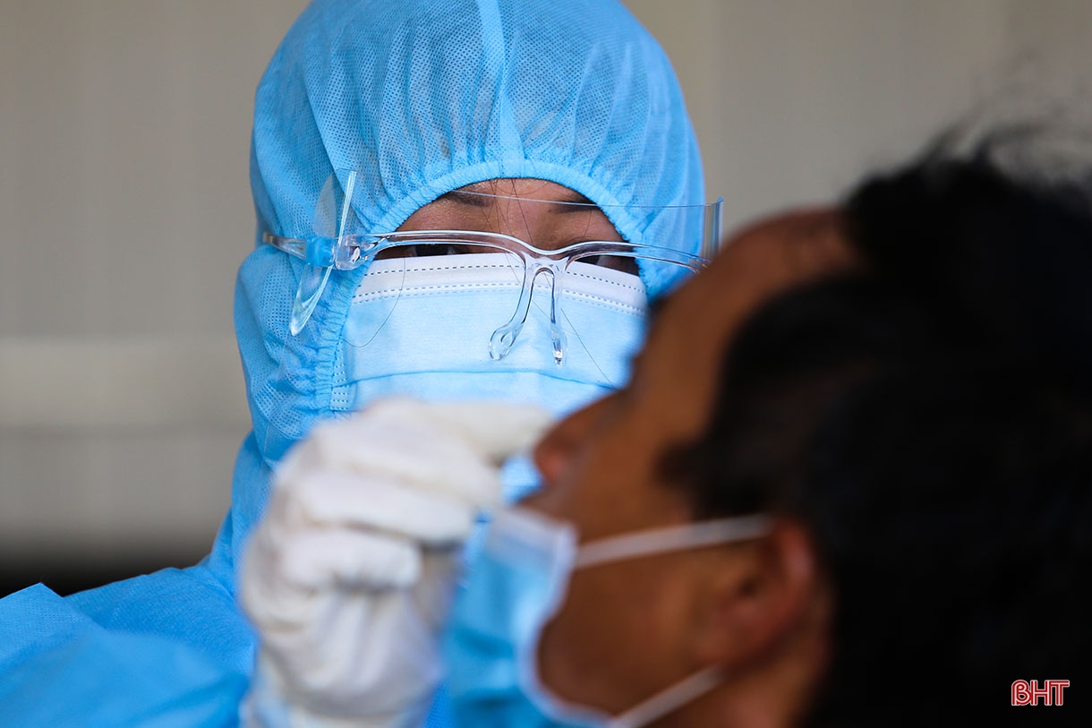 Nỗi vất vả của những nhân viên y tế góp sức truy tìm virus SARS-CoV-2 ở Hà Tĩnh
