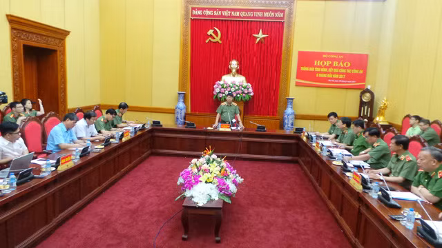 bo cong an thong tin ve viec bat nha bao duy phong