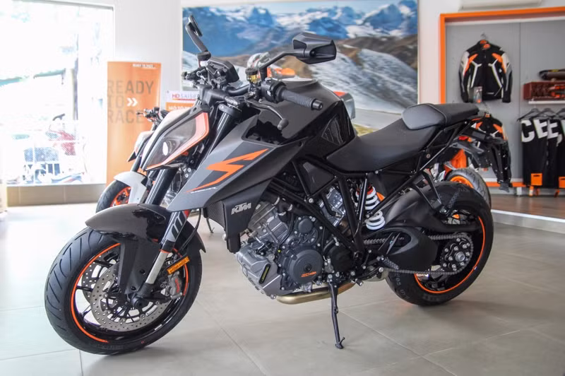 ktm 1290 super duke r 2017 gia 638 trieu dong tai viet nam