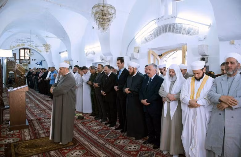 photo tong thong al assad lan dau tham can cu khong quan nga o syria