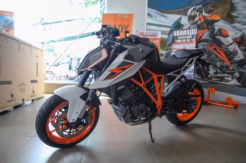 ktm 1290 super duke r 2017 gia 638 trieu dong tai viet nam