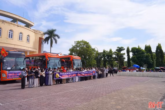 Khởi hành 3 "chuyến xe 0 đồng", hỗ trợ đưa sinh viên Hà Tĩnh ra Hà Nội 