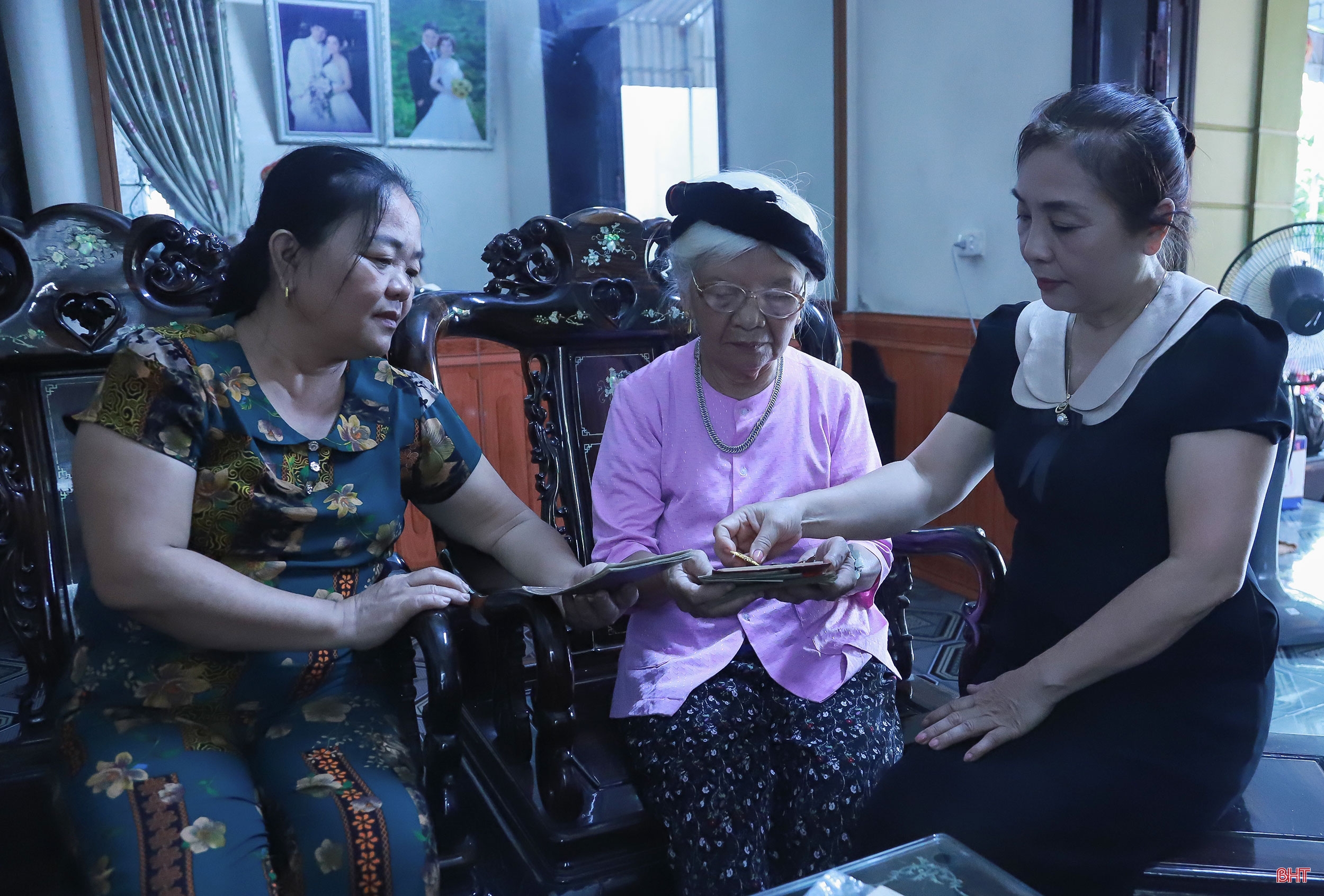 Tình yêu son sắt, thủy chung của vợ liệt sỹ gần 60 năm thờ chồng, nuôi con