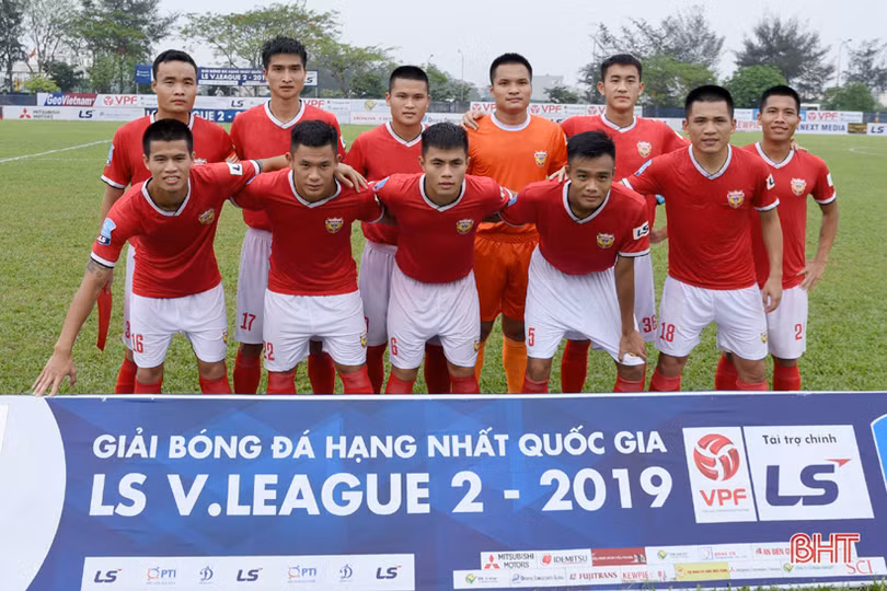 Hồng Lĩnh Hà Tĩnh chiến thắng thuyết phục Phù Đổng FC 2-0 trên sân khách