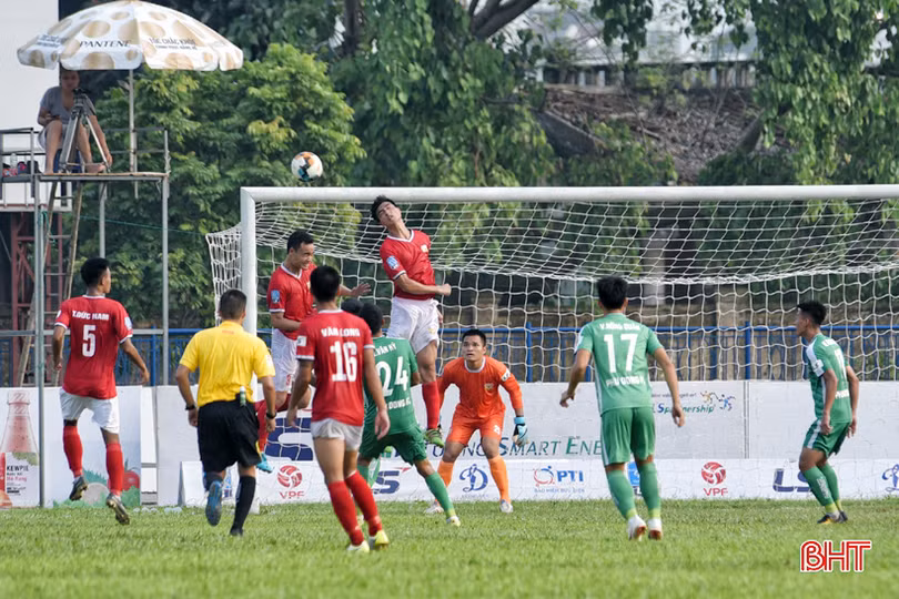 Hồng Lĩnh Hà Tĩnh chiến thắng thuyết phục Phù Đổng FC 2-0 trên sân khách