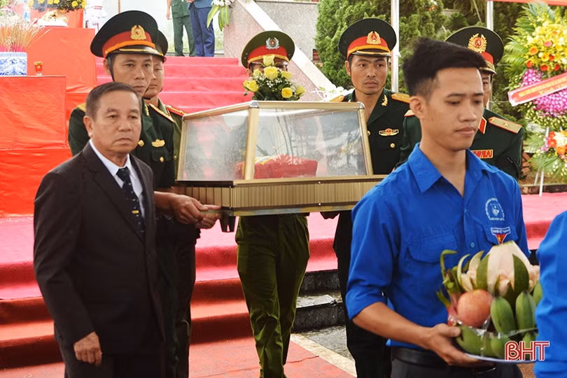 Hà Tĩnh truy điệu, an táng 7 hài cốt liệt sỹ quân tình nguyện và chuyên gia Việt Nam hy sinh tại Lào