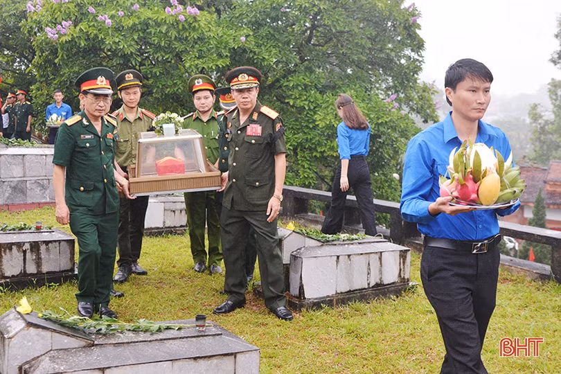 Hà Tĩnh truy điệu, an táng 7 hài cốt liệt sỹ quân tình nguyện và chuyên gia Việt Nam hy sinh tại Lào