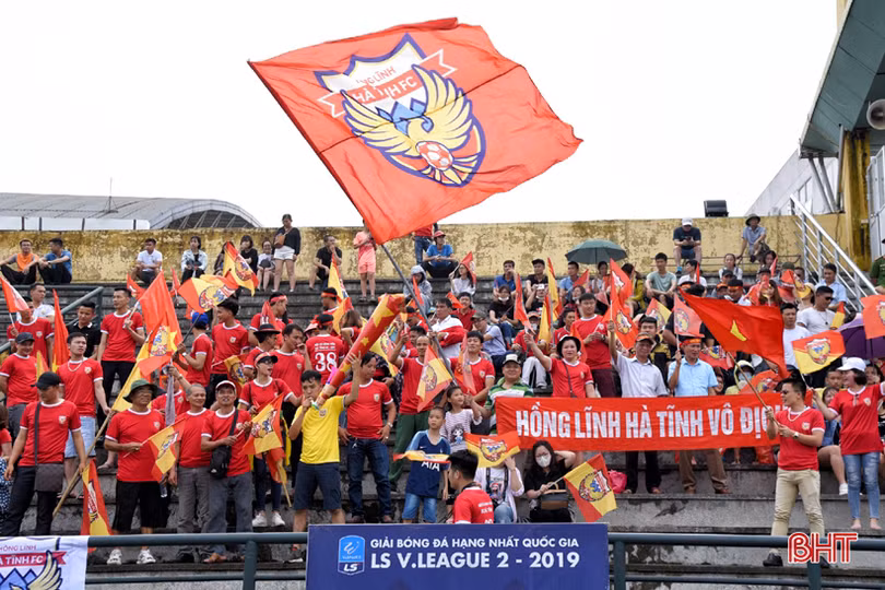 Hồng Lĩnh Hà Tĩnh chiến thắng thuyết phục Phù Đổng FC 2-0 trên sân khách