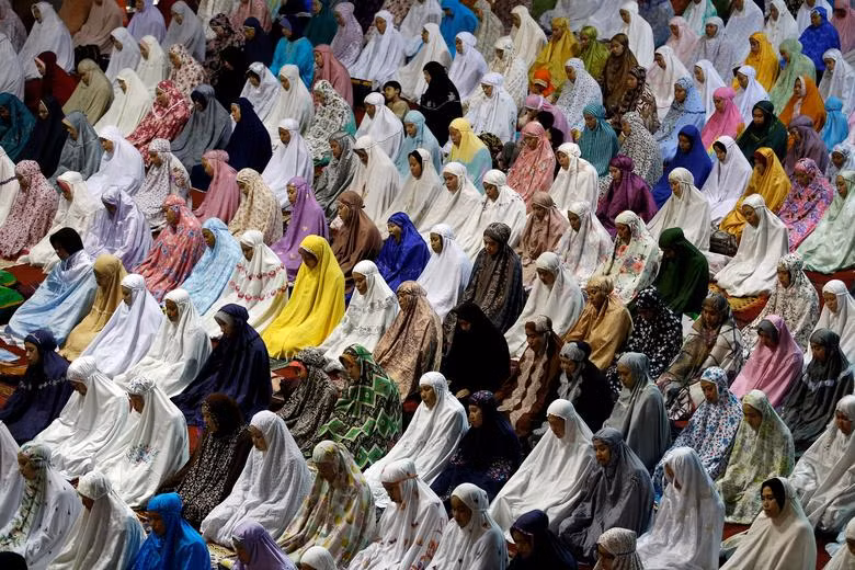 Hình ảnh người Hồi giáo khắp thế giới mừng tháng lễ Ramadan