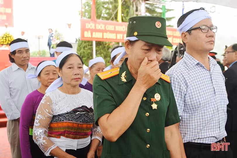 Hà Tĩnh truy điệu, an táng 7 hài cốt liệt sỹ quân tình nguyện và chuyên gia Việt Nam hy sinh tại Lào