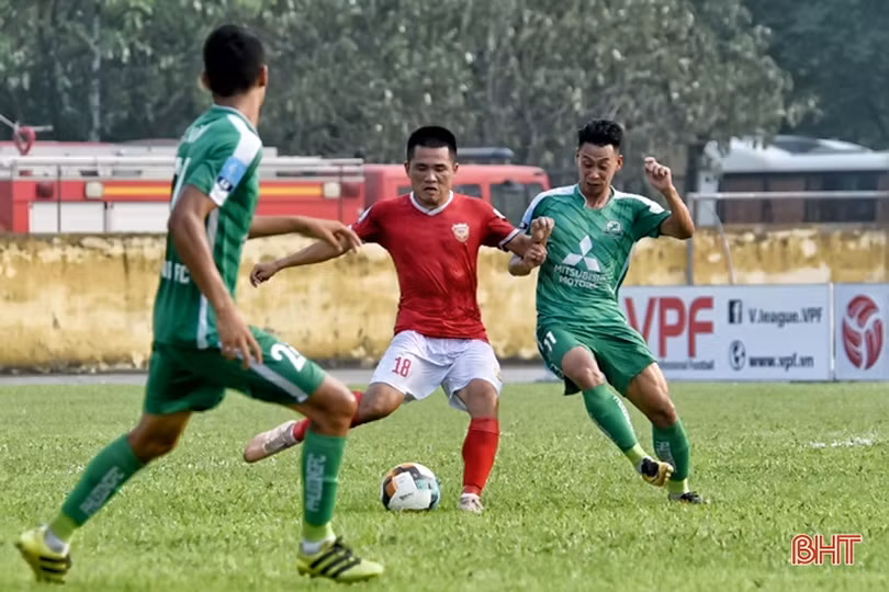 Hồng Lĩnh Hà Tĩnh chiến thắng thuyết phục Phù Đổng FC 2-0 trên sân khách