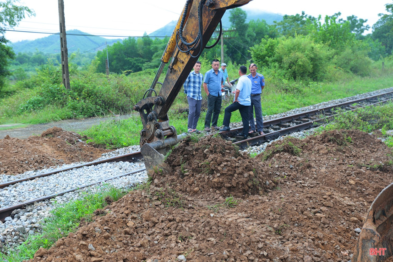 bqbht_br_xoa-loi-di-tu-mo-qua-duong-sat-4a.jpg