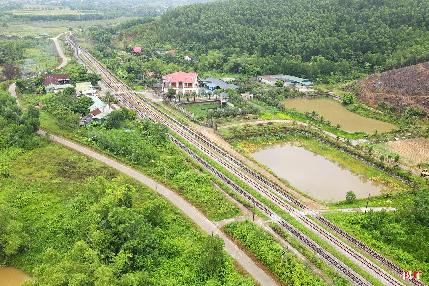 bqbht_br_xoa-loi-di-tu-mo-qua-duong-sat-8a.jpg