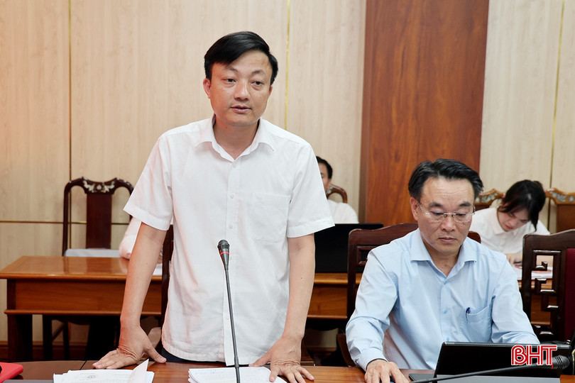 Ông Phan Văn Quang - Chủ tịch UBND phường Sông Trí kiến nghị tỉnh sớm quan tâm nâng cấp, sửa chữa đê Hoàng Đình và một số tuyến đê trên địa bàn đã xuống cấp.