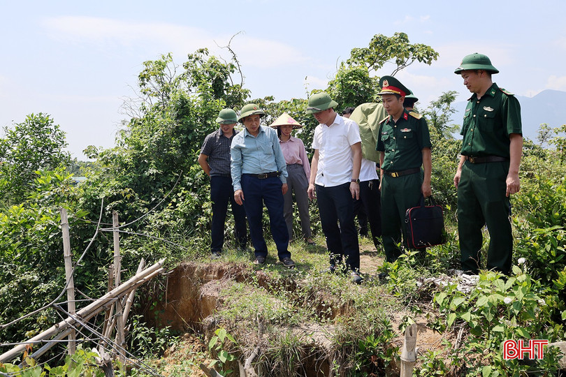 Đoàn kiểm tra hiện trạng hồ Cơn Trè (phường Vũng Áng).