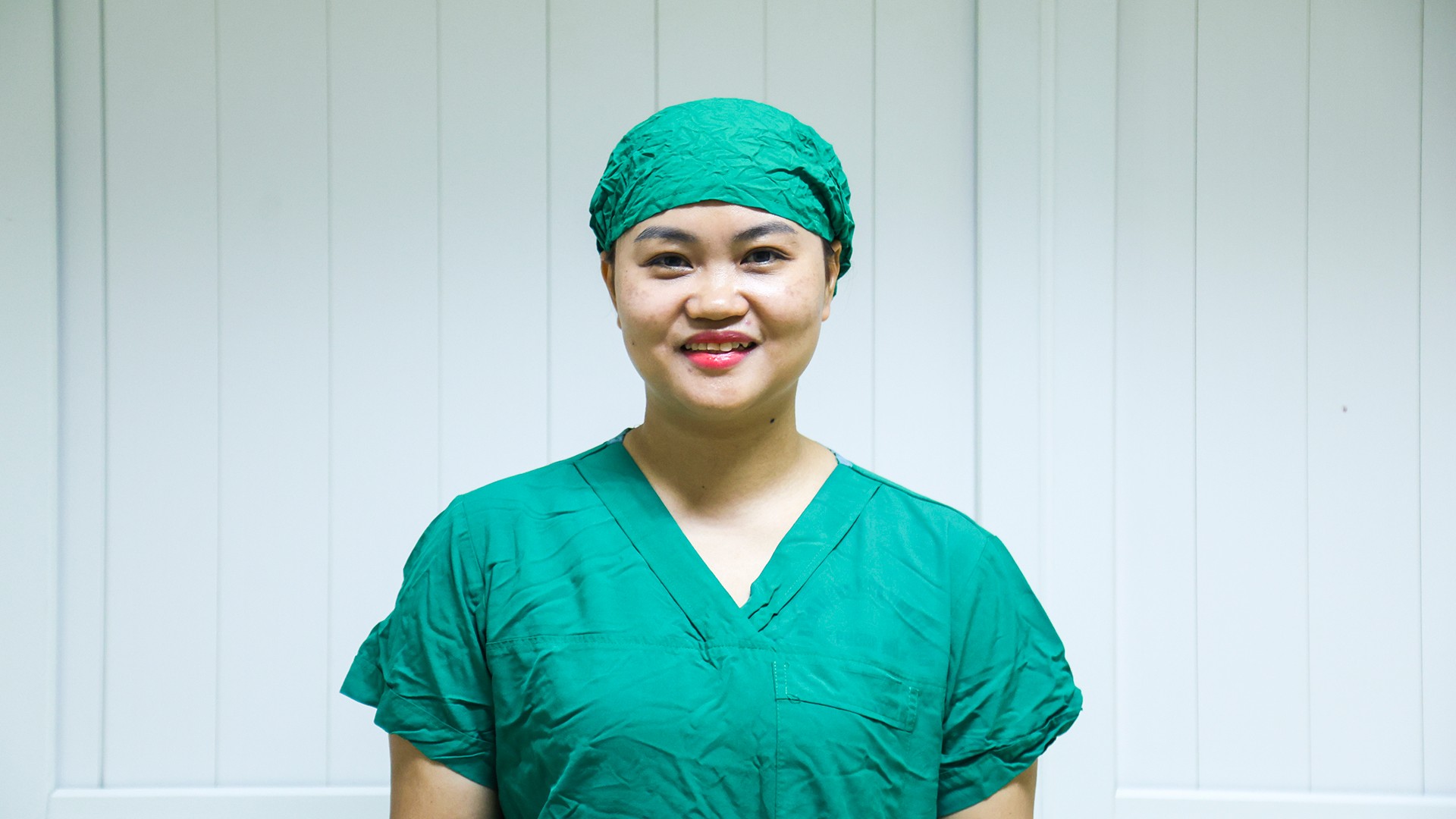 Người đón những tiếng khóc chào đời