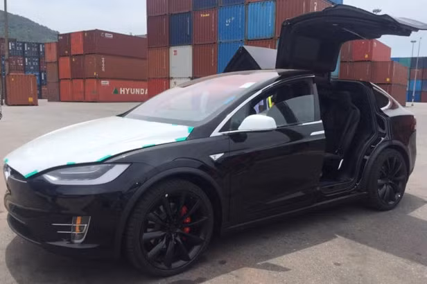 oto dien tesla model x dau tien ve viet nam