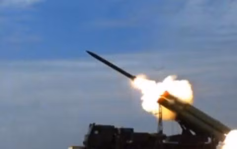 tho nhi ky am tham thoat nato bang vu khi dinh cao