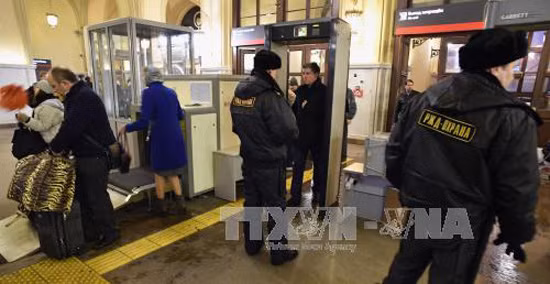nga bat them mot nghi can danh bom tau dien ngam o st petersburg