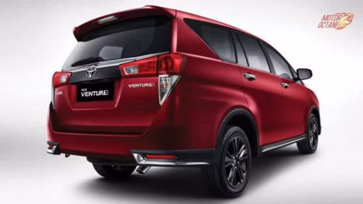 toyota innova touring sport chot gia tu 630 trieu dong