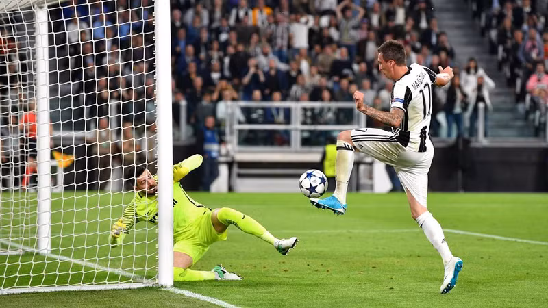 tung 2 nhat kiem chi mang juventus giai quyet monaco trong hiep mot