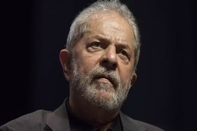 cuu tong thong brazil lula da silva hau toa lan dau tien