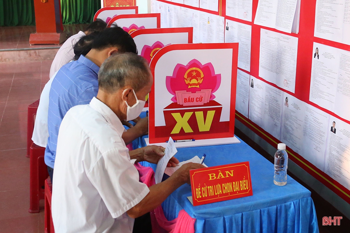 Lãnh đạo Hà Tĩnh kiểm tra công tác bầu cử, động viên cử tri tại các khu vực bỏ phiếu